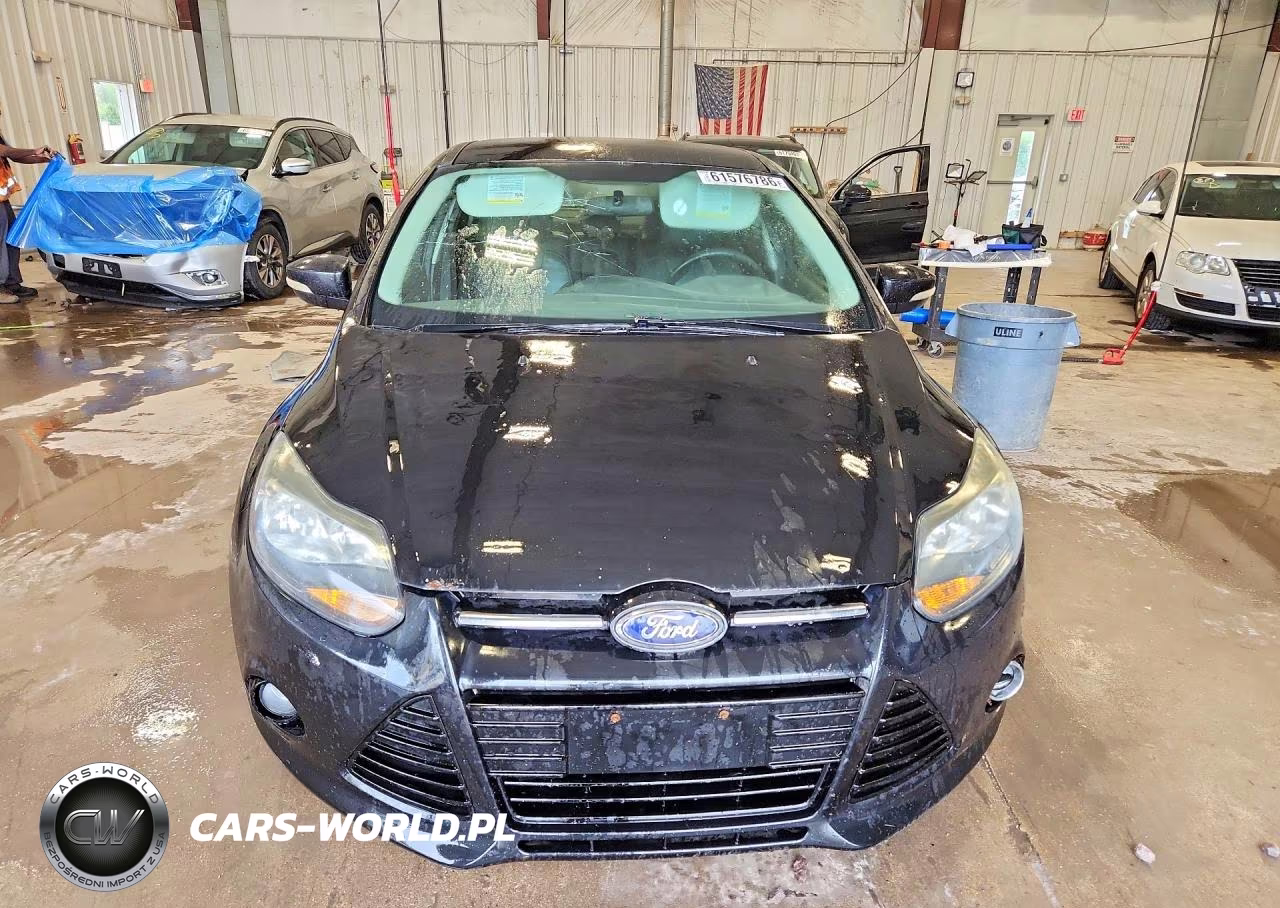 2014 Ford Focus Titanium VIN:1FADP3J27EL230046 - 5