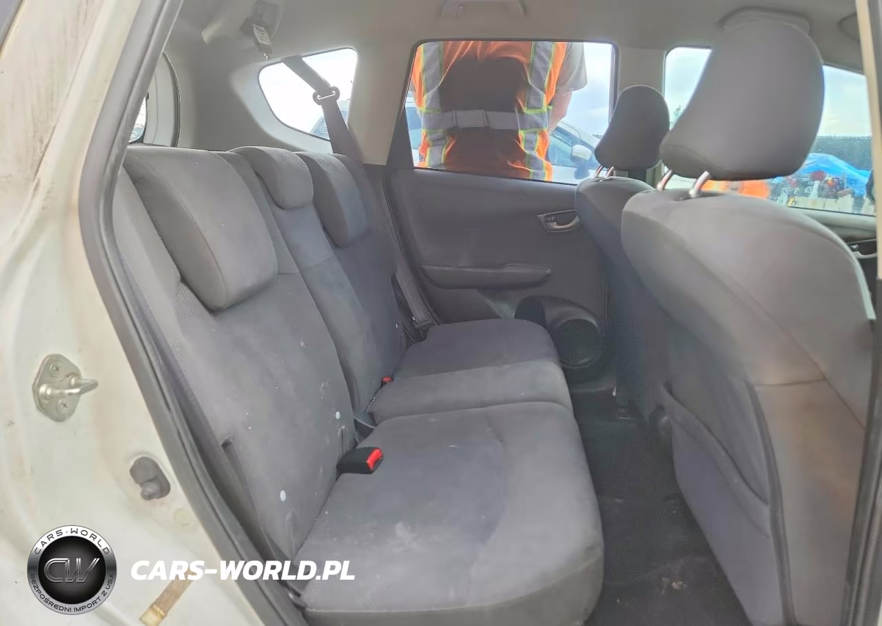 2013 Honda Fit VIN:JHMGE8H34DC018324 - 10