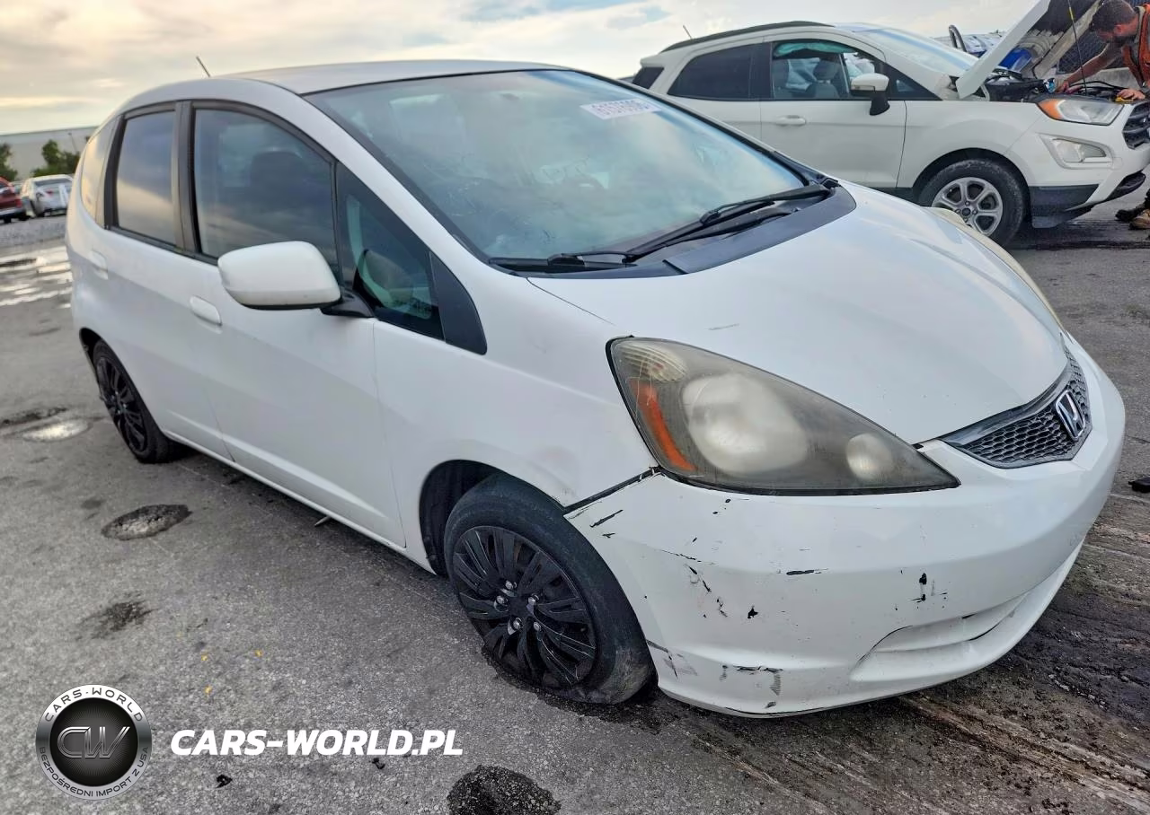 2013 Honda Fit VIN:JHMGE8H34DC018324 - 4