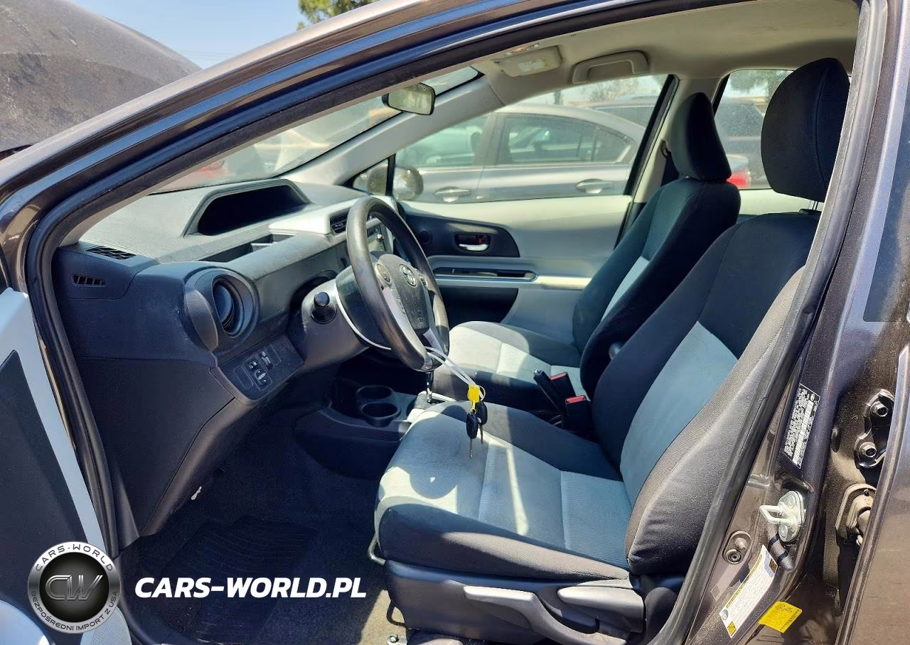 2012 Toyota Prius C Two VIN:JTDKDTB30C1521045 - 7