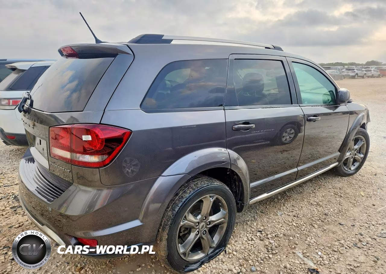 2018 Dodge Journey Crossroad VIN:3C4PDCGB4JT141315 - 3
