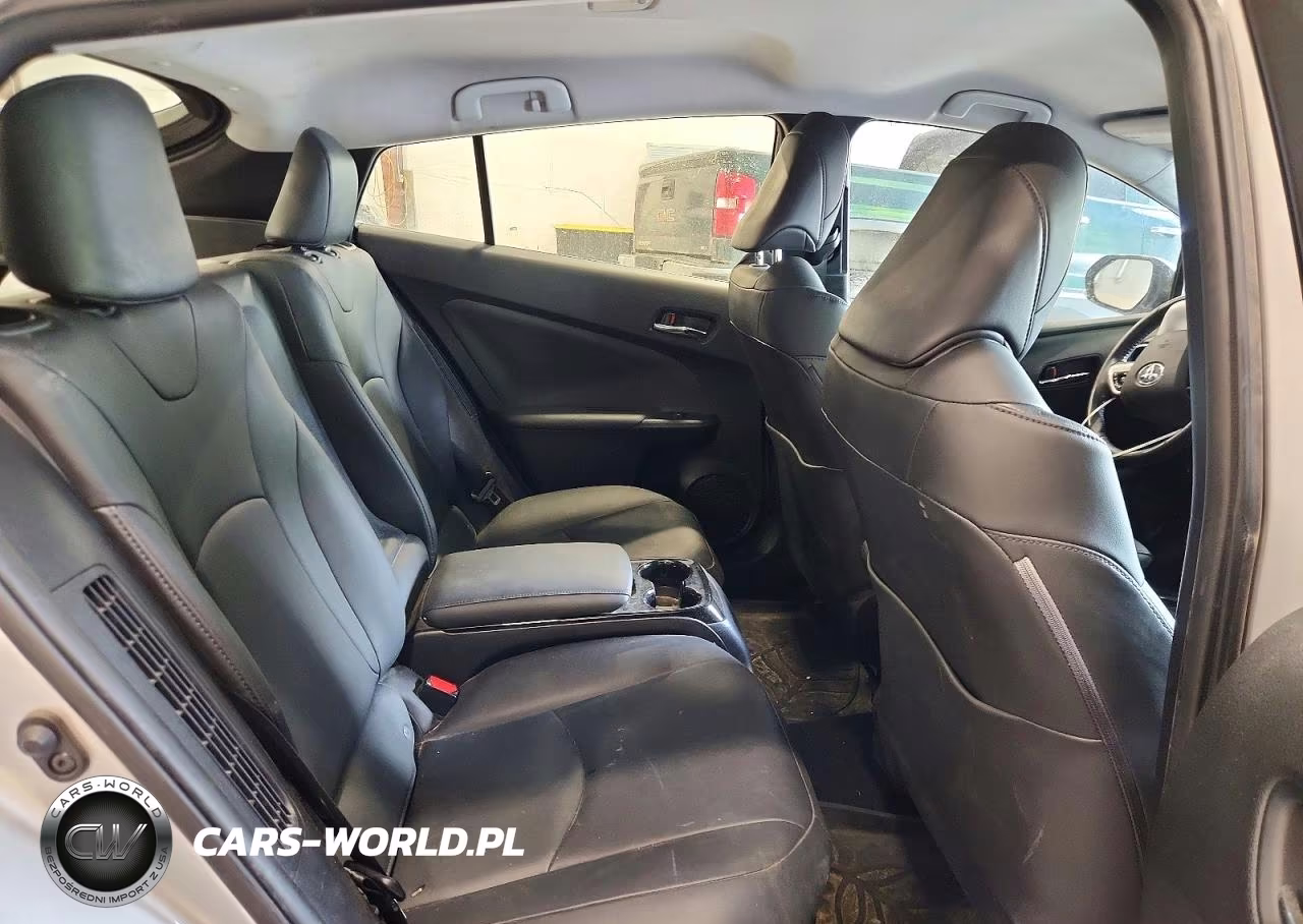 2018 Toyota Prius Prime Advanced VIN:JTDKARFP8J3081683 - 10