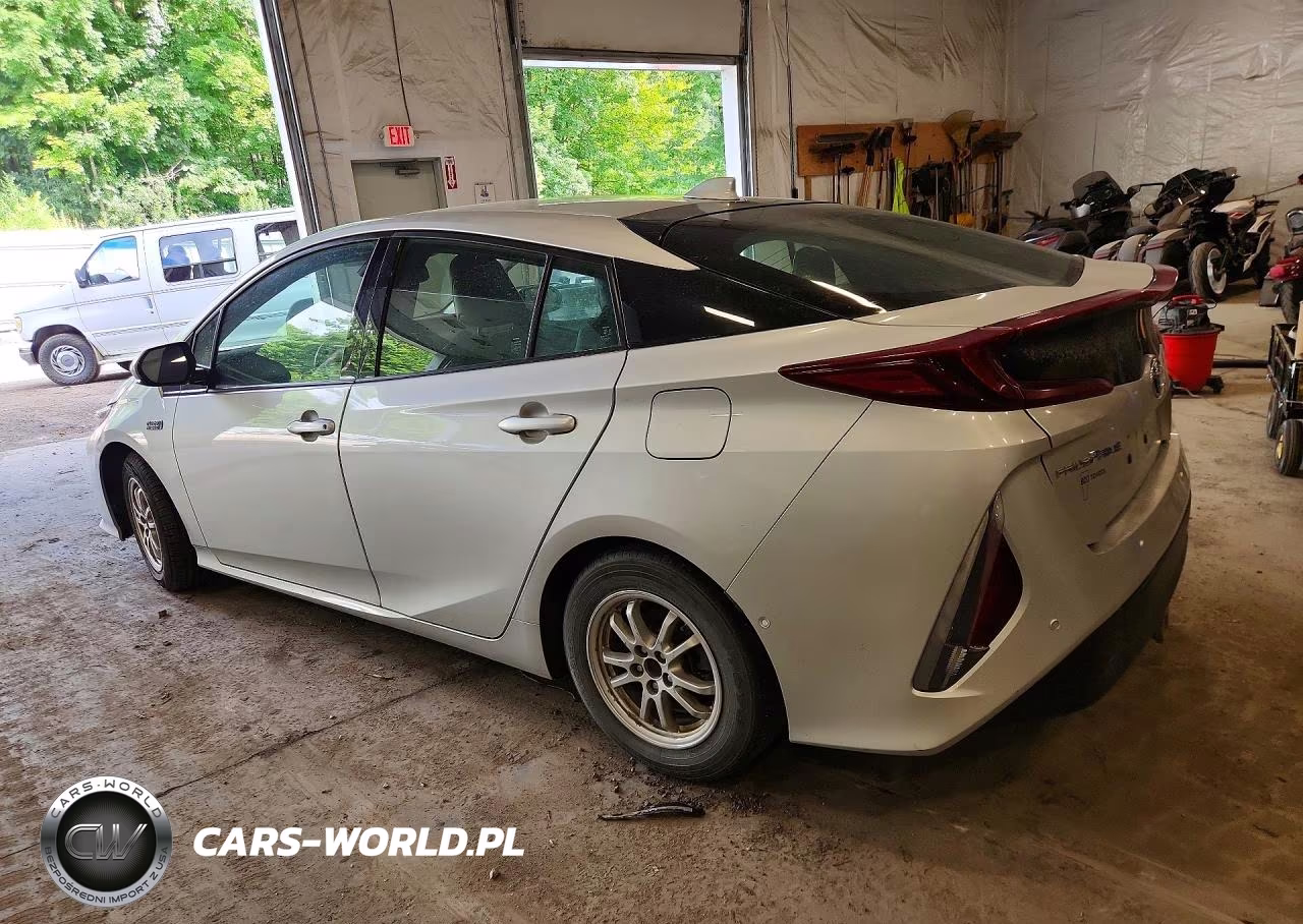 2018 Toyota Prius Prime Advanced VIN:JTDKARFP8J3081683 - 2