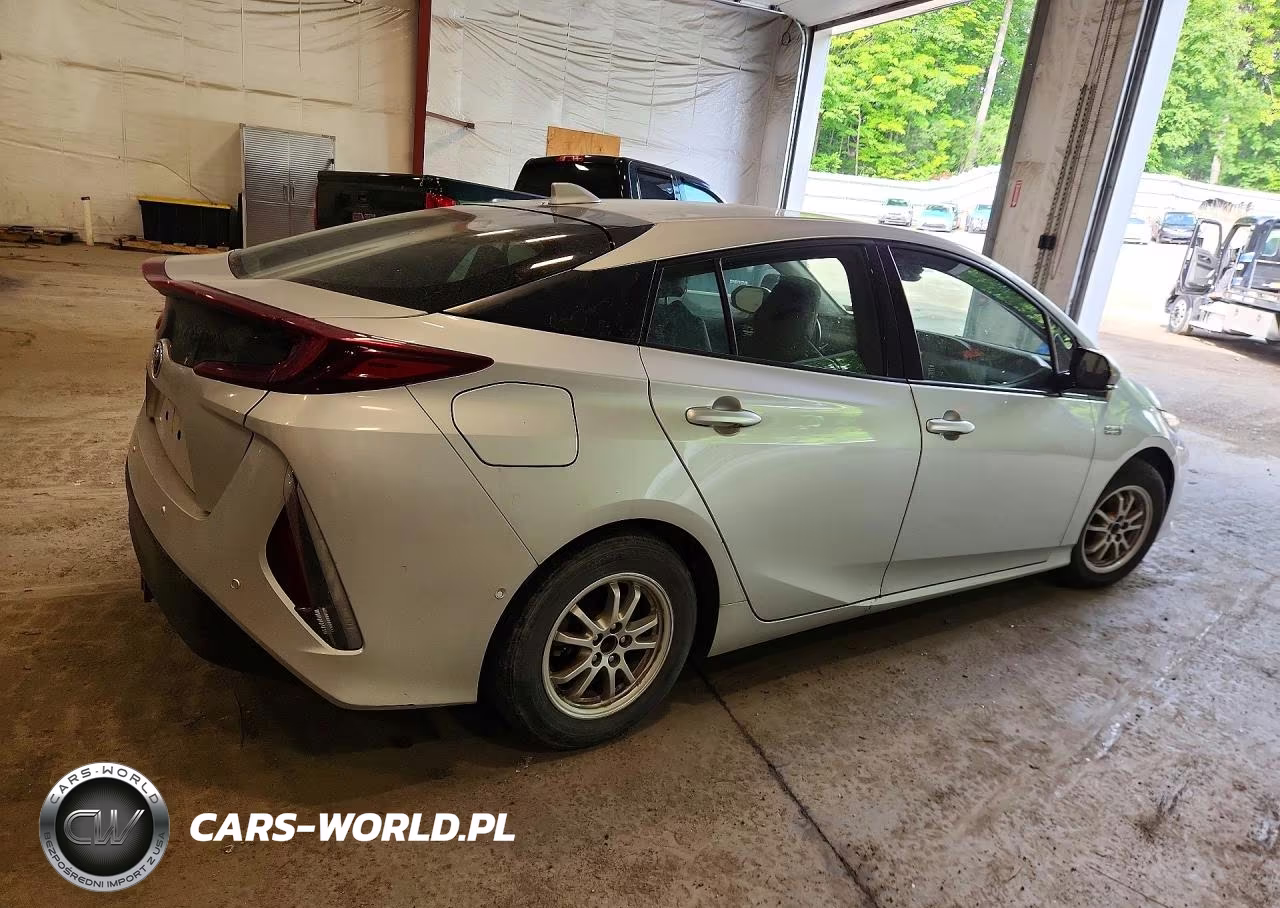 2018 Toyota Prius Prime Advanced VIN:JTDKARFP8J3081683 - 3