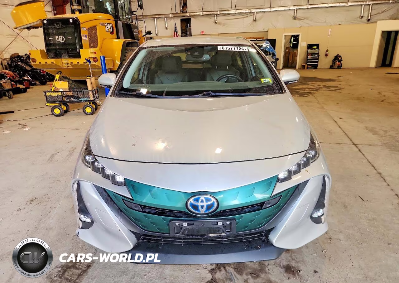 2018 Toyota Prius Prime Advanced VIN:JTDKARFP8J3081683 - 5