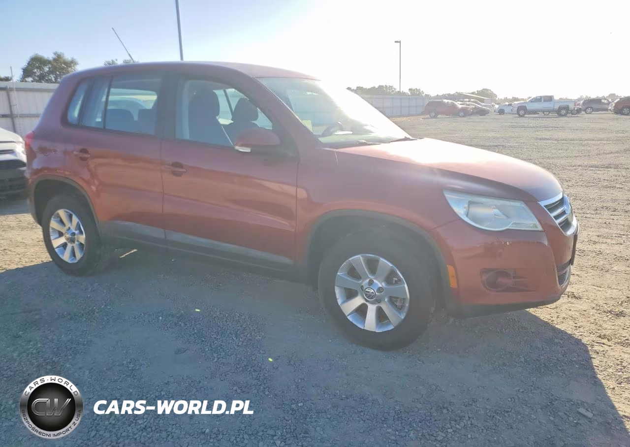 2010 Volkswagen Tiguan S VIN:WVGAV7AX4AW000474 - 4