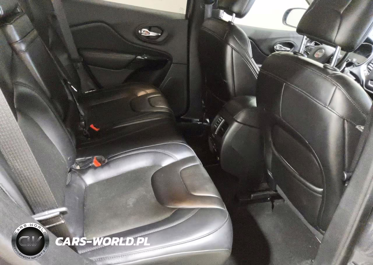 2019 Jeep Cherokee Latitude Plus VIN:1C4PJMLX4KD330358 - 11