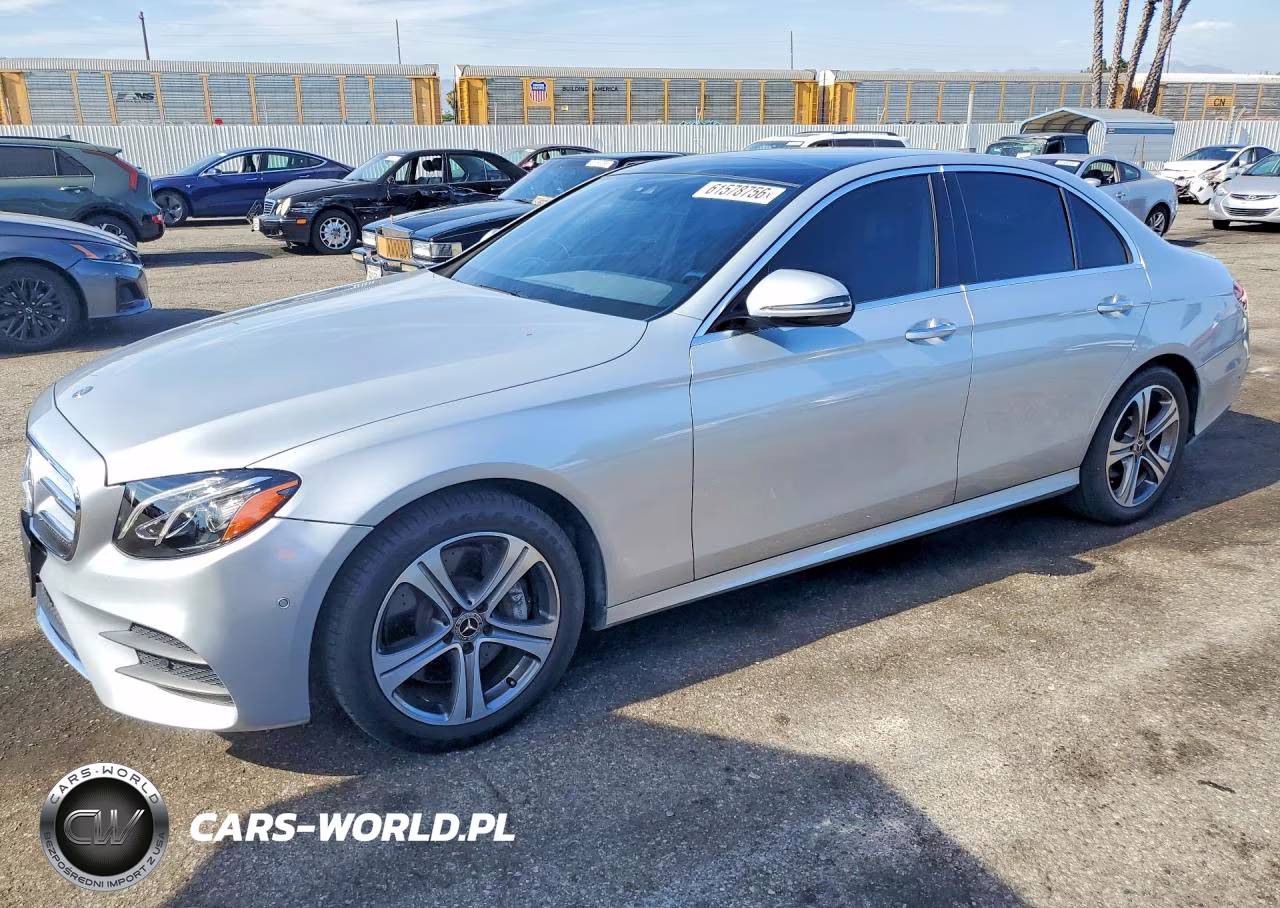 2017 Mercedes-Benz E 300 – zdjęcie 1 z 12