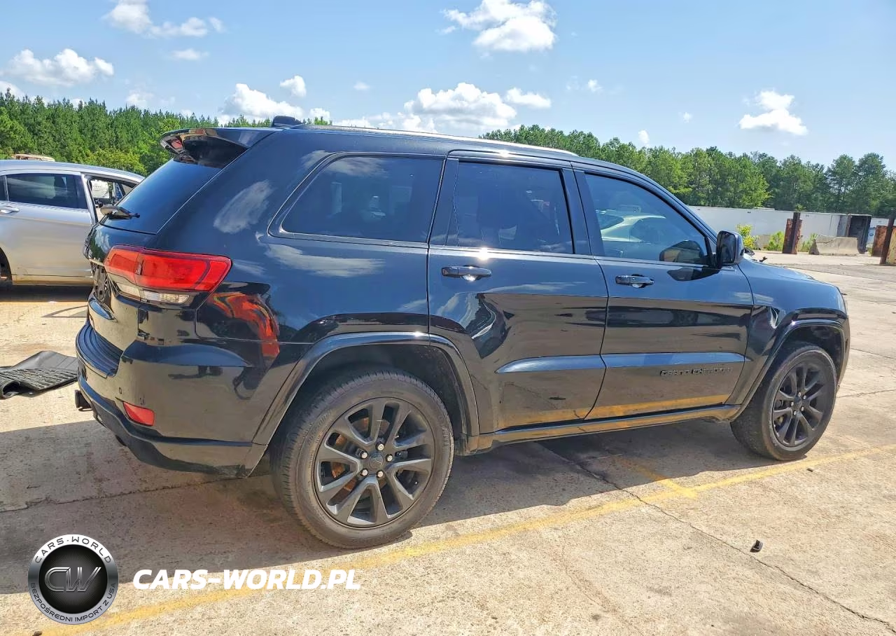 2017 Jeep Grand Cherokee Laredo VIN:1C4RJEAG5HC888378 - 3