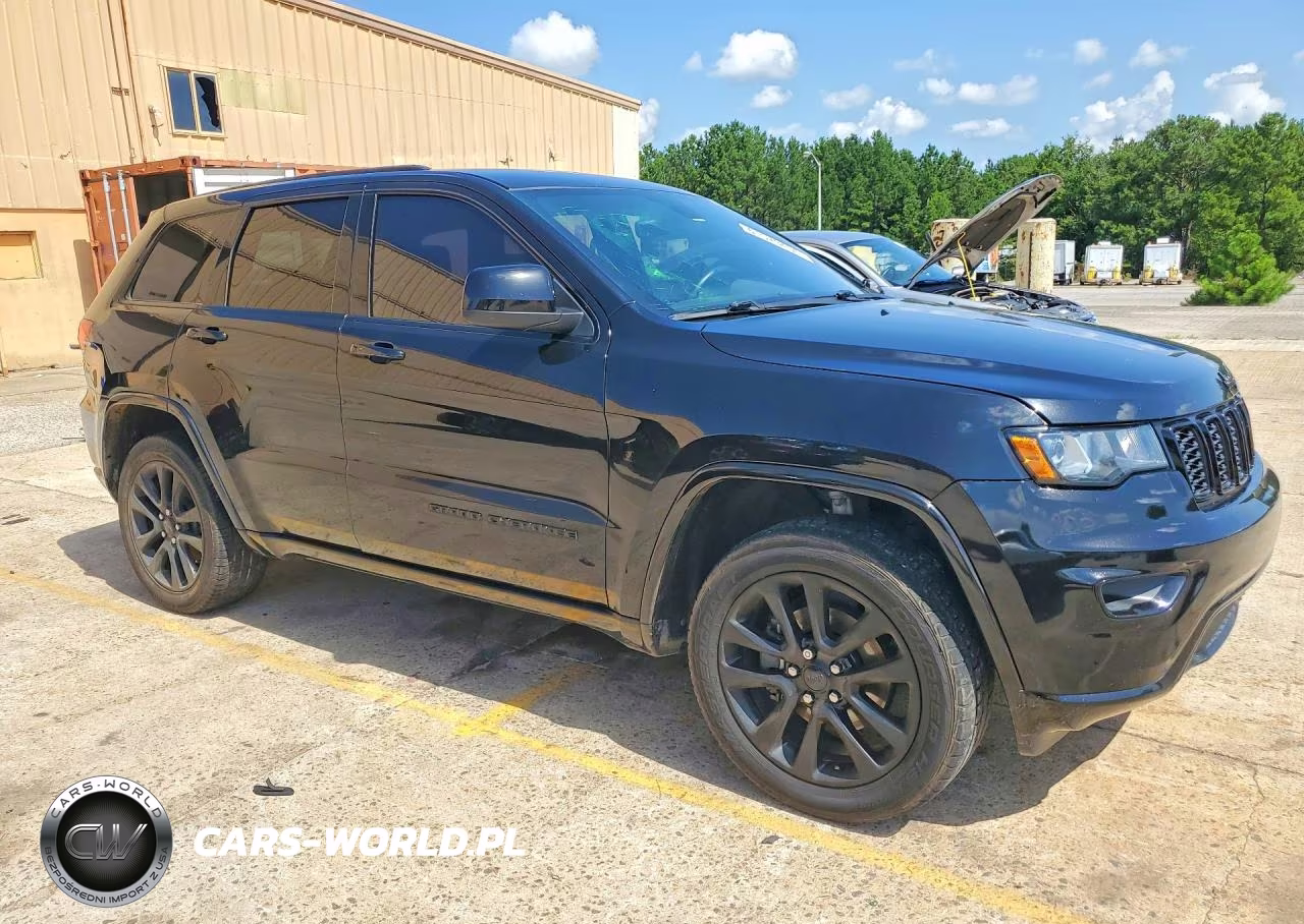 2017 Jeep Grand Cherokee Laredo VIN:1C4RJEAG5HC888378 - 4