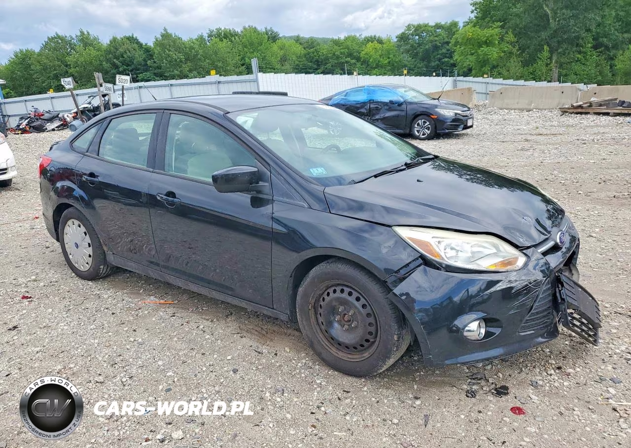 2012 Ford Focus Se VIN:1FAHP3F26CL137753 - 4