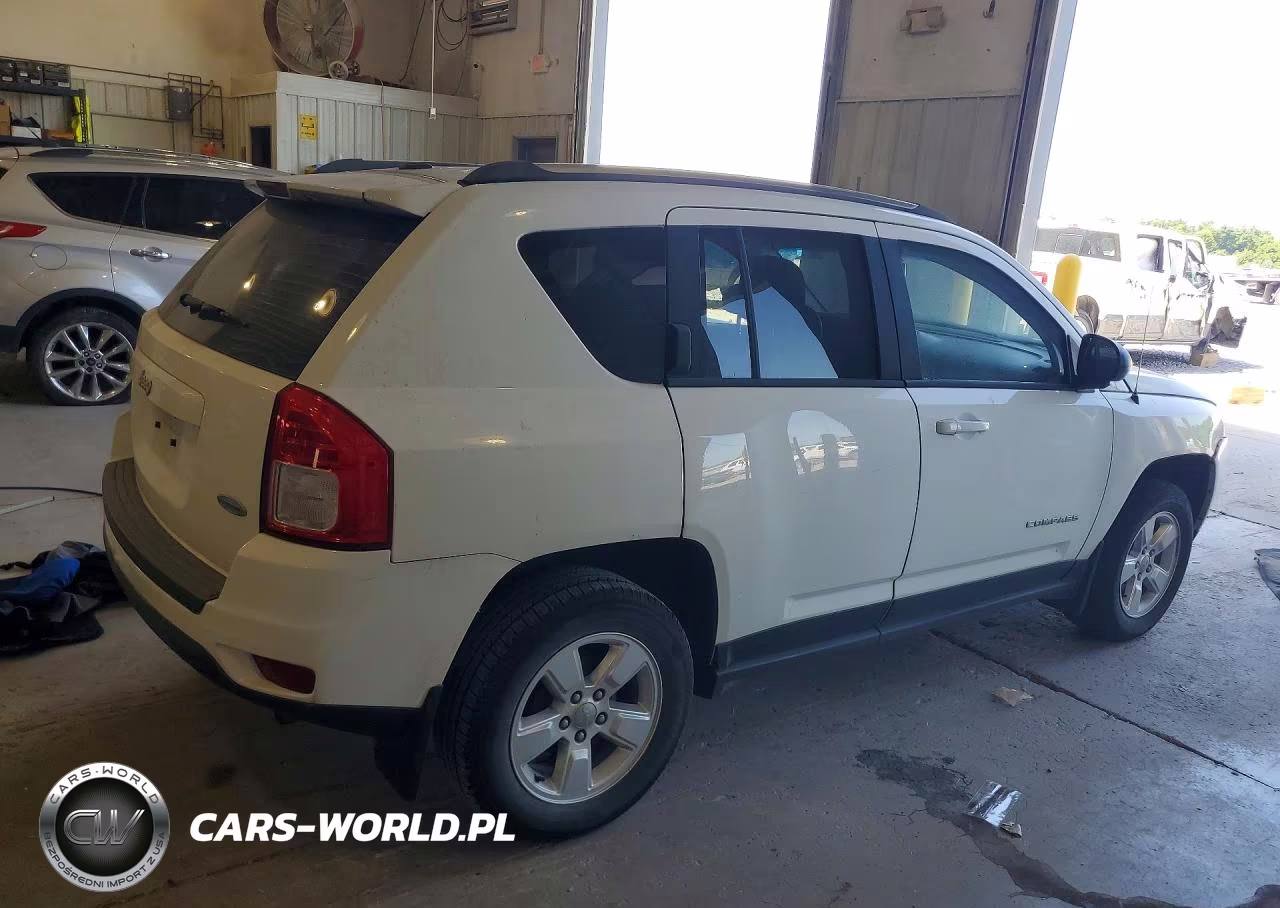2013 Jeep Compass Latitude VIN:1C4NJCEA1DD230117 - 3