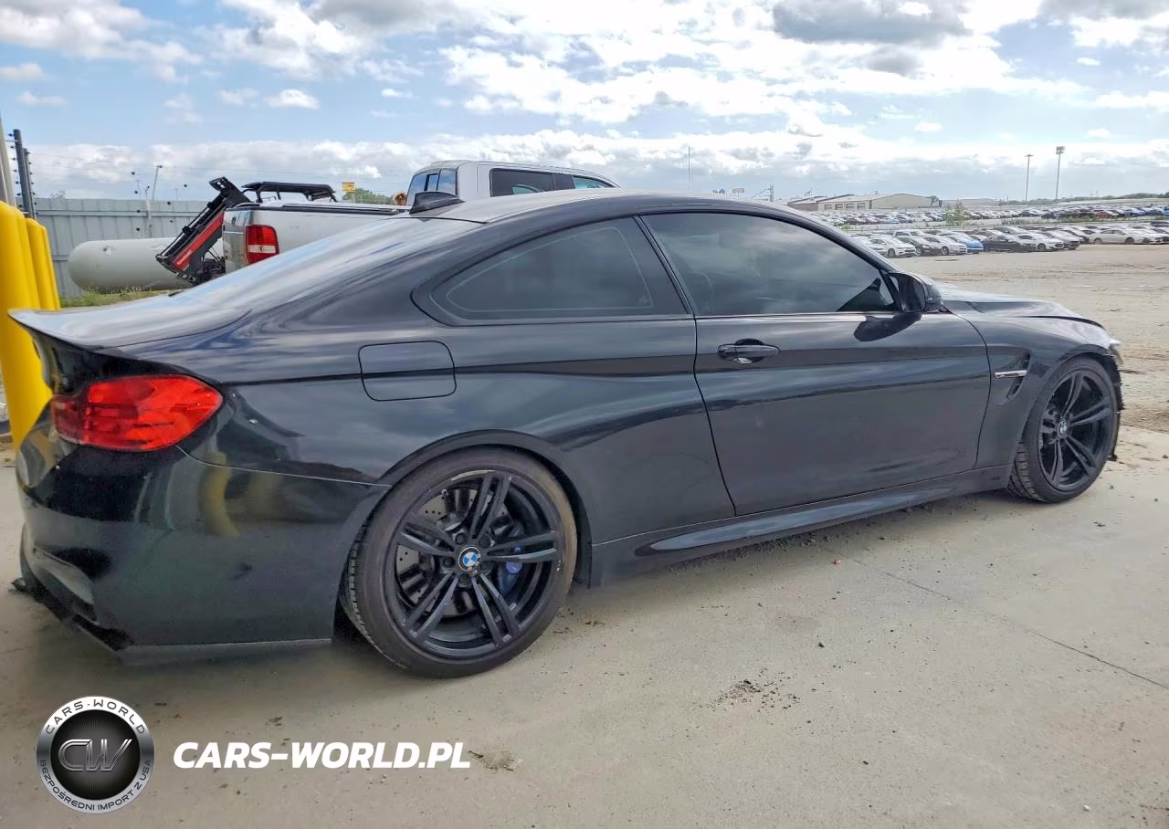 2015 BMW M4 VIN:WBS3R9C57FK334899 - 3
