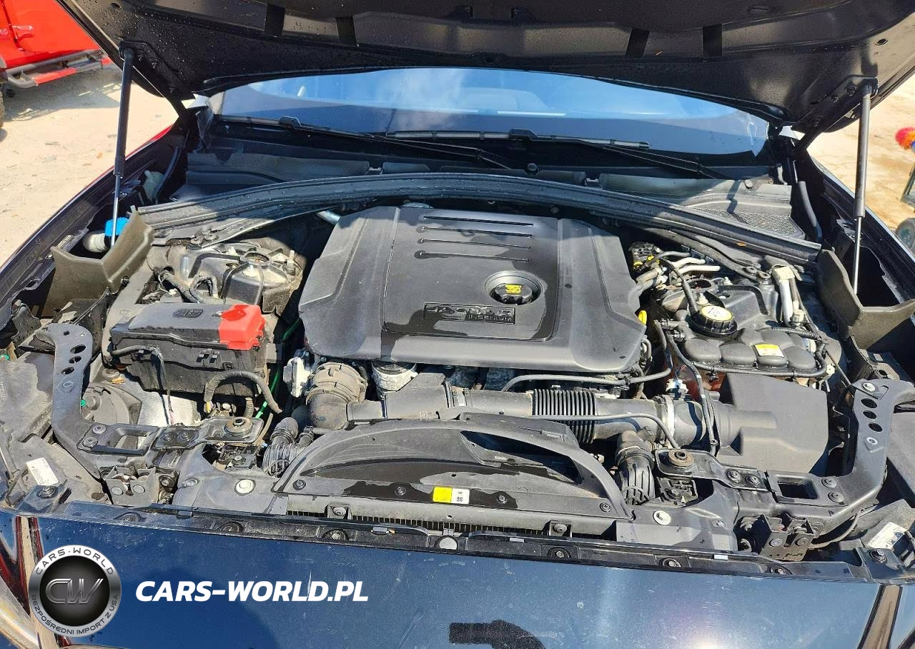 2018 Jaguar F-Pace Premium VIN:SADCJ2FN3JA244038 - 12