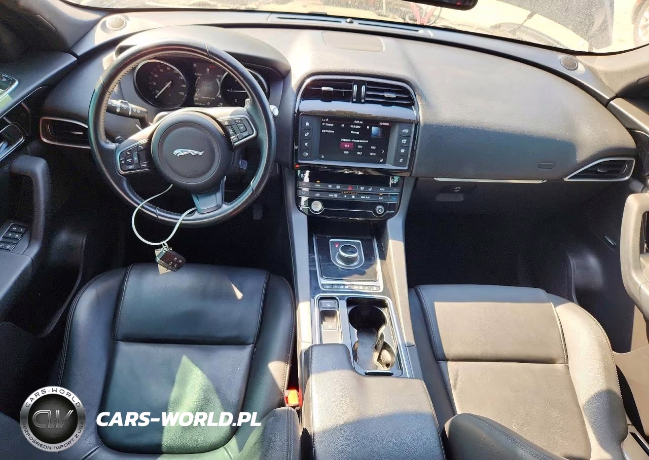 2018 Jaguar F-Pace Premium VIN:SADCJ2FN3JA244038 - 8