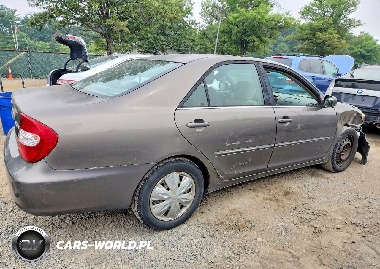 2002 Toyota Camry Xle VIN:4T1BE32KX2U575594 - 3