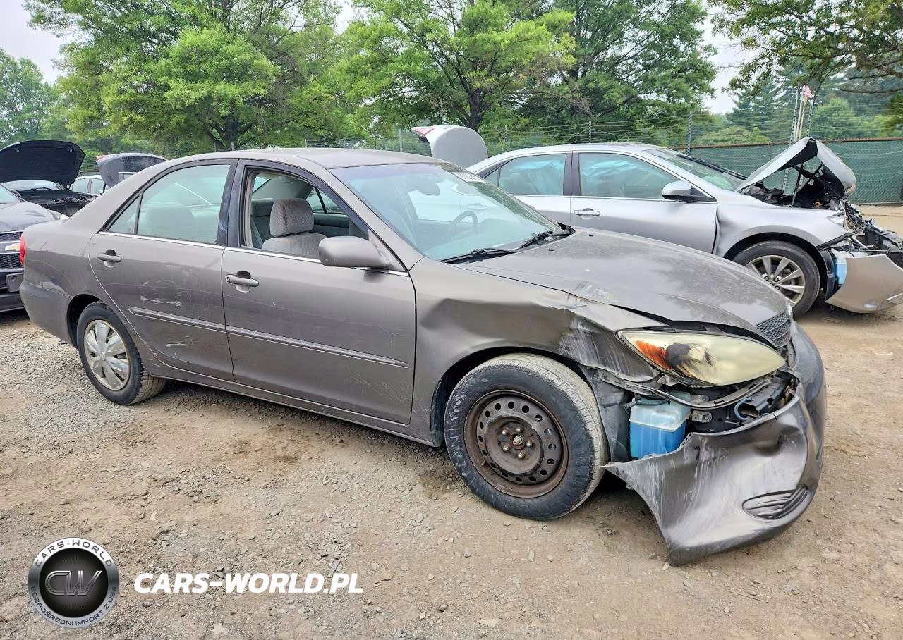 2002 Toyota Camry Xle VIN:4T1BE32KX2U575594 - 4
