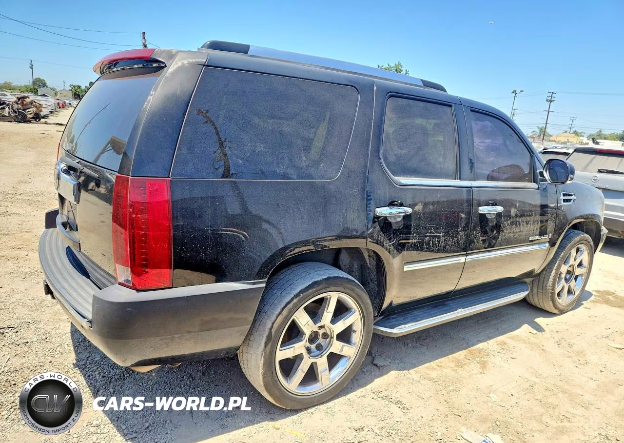 2007 Cadillac Escalade Luxury VIN:1GYEC638X7R286036 - 3