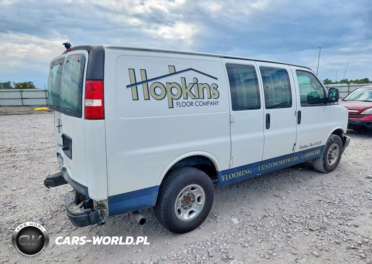 2018 Chevrolet Express G2500 VIN:1GCWGAFP0J1337733 - 3