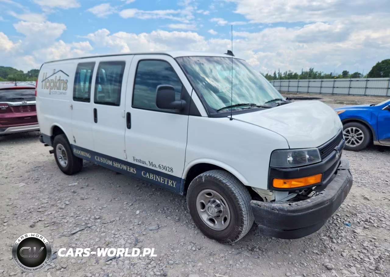2018 Chevrolet Express G2500 VIN:1GCWGAFP0J1337733 - 4