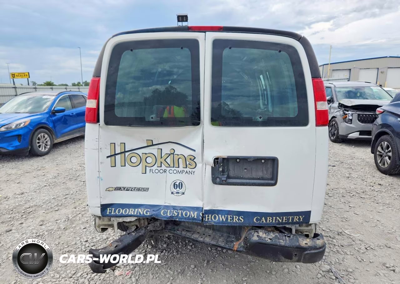 2018 Chevrolet Express G2500 VIN:1GCWGAFP0J1337733 - 6