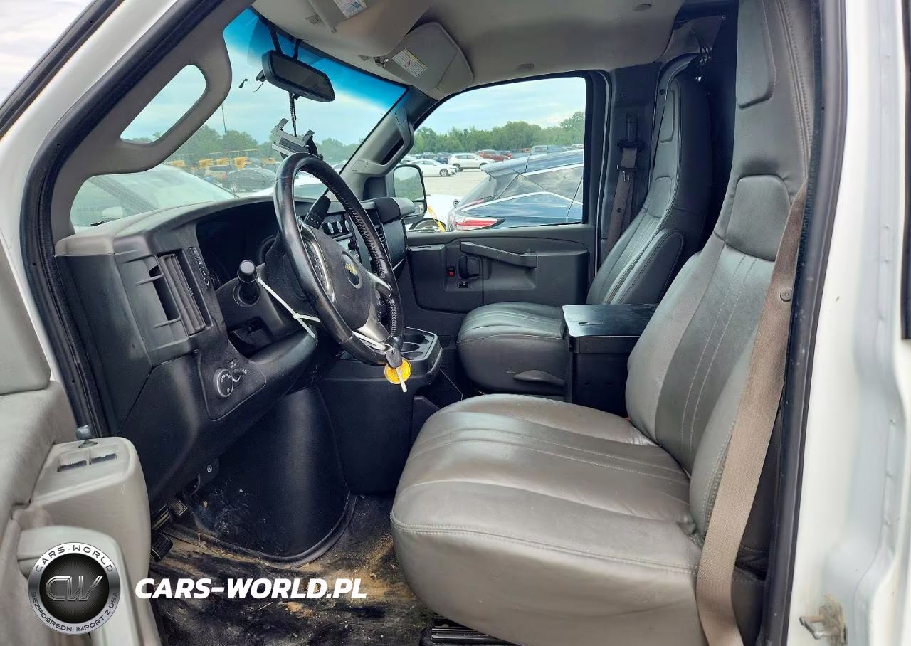 2018 Chevrolet Express G2500 VIN:1GCWGAFP0J1337733 - 7