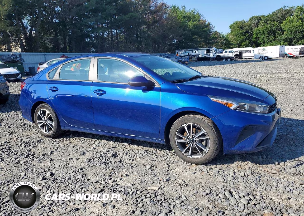 2022 Kia Forte Lxs VIN:3KPF24AD5NE429033 - 4