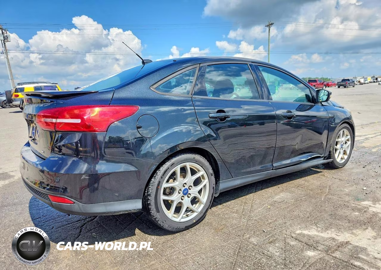 2015 Ford Focus Se VIN:1FADP3F20FL334503 - 3