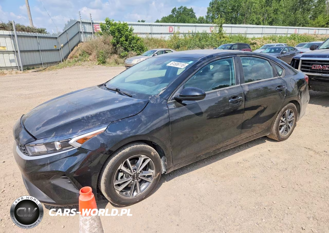 2023 Kia Forte Lxs – zdjęcie 1 z 12