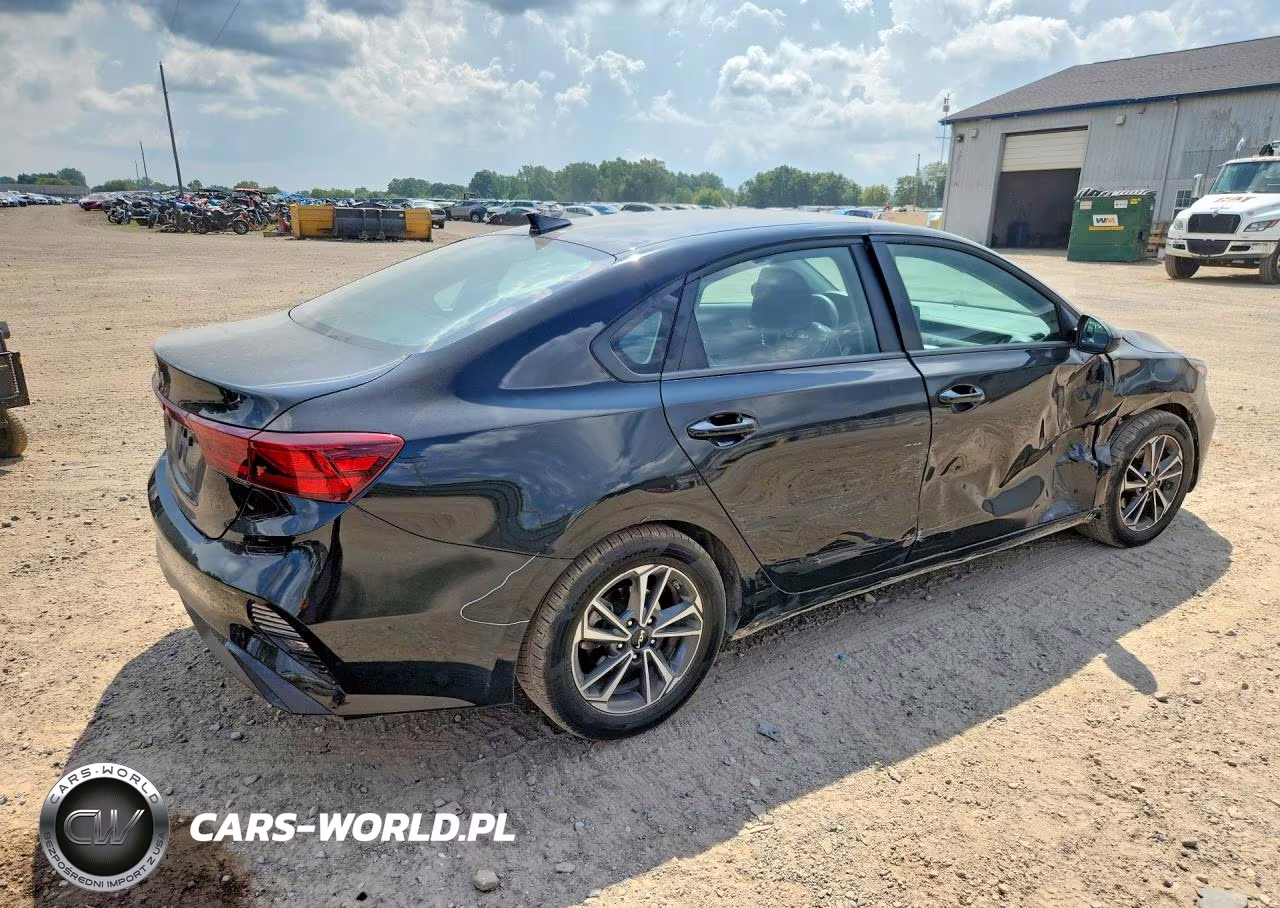 2023 Kia Forte Lxs VIN:3KPF24ADXPE684005 - 3