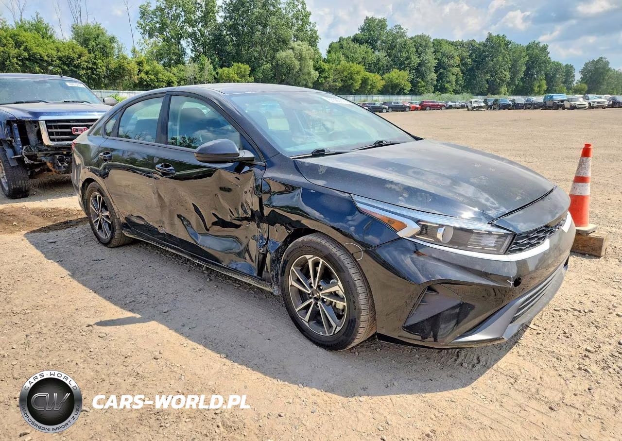 2023 Kia Forte Lxs VIN:3KPF24ADXPE684005 - 4