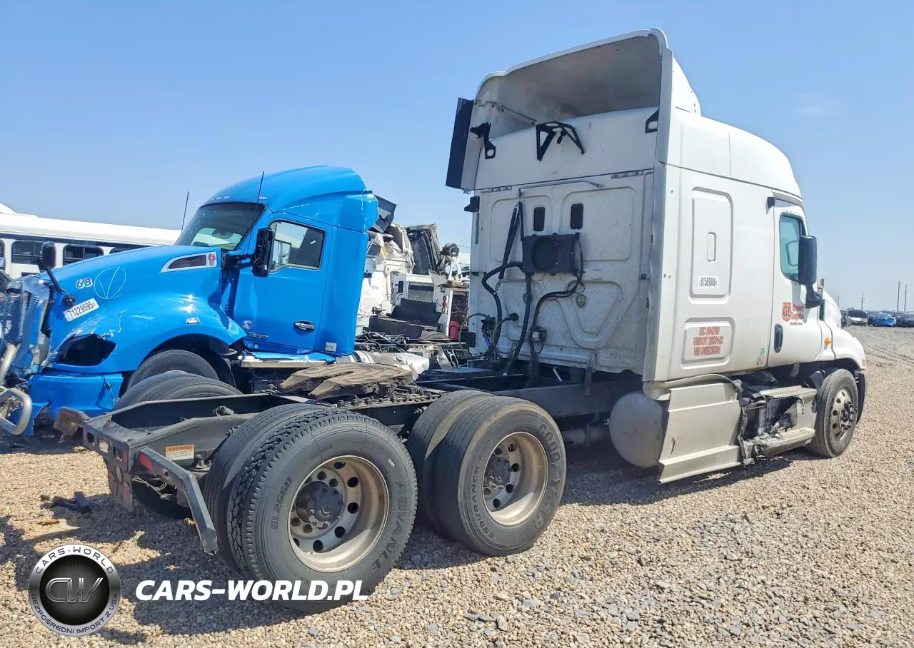 2013 Freightliner Cascadia Semi Truck VIN:3AKJGLDR7DSBZ6761 - 3
