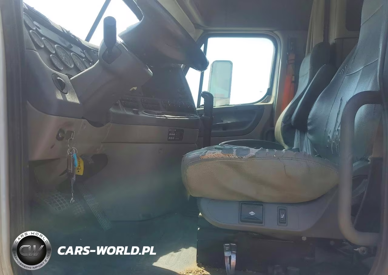 2013 Freightliner Cascadia Semi Truck VIN:3AKJGLDR7DSBZ6761 - 7