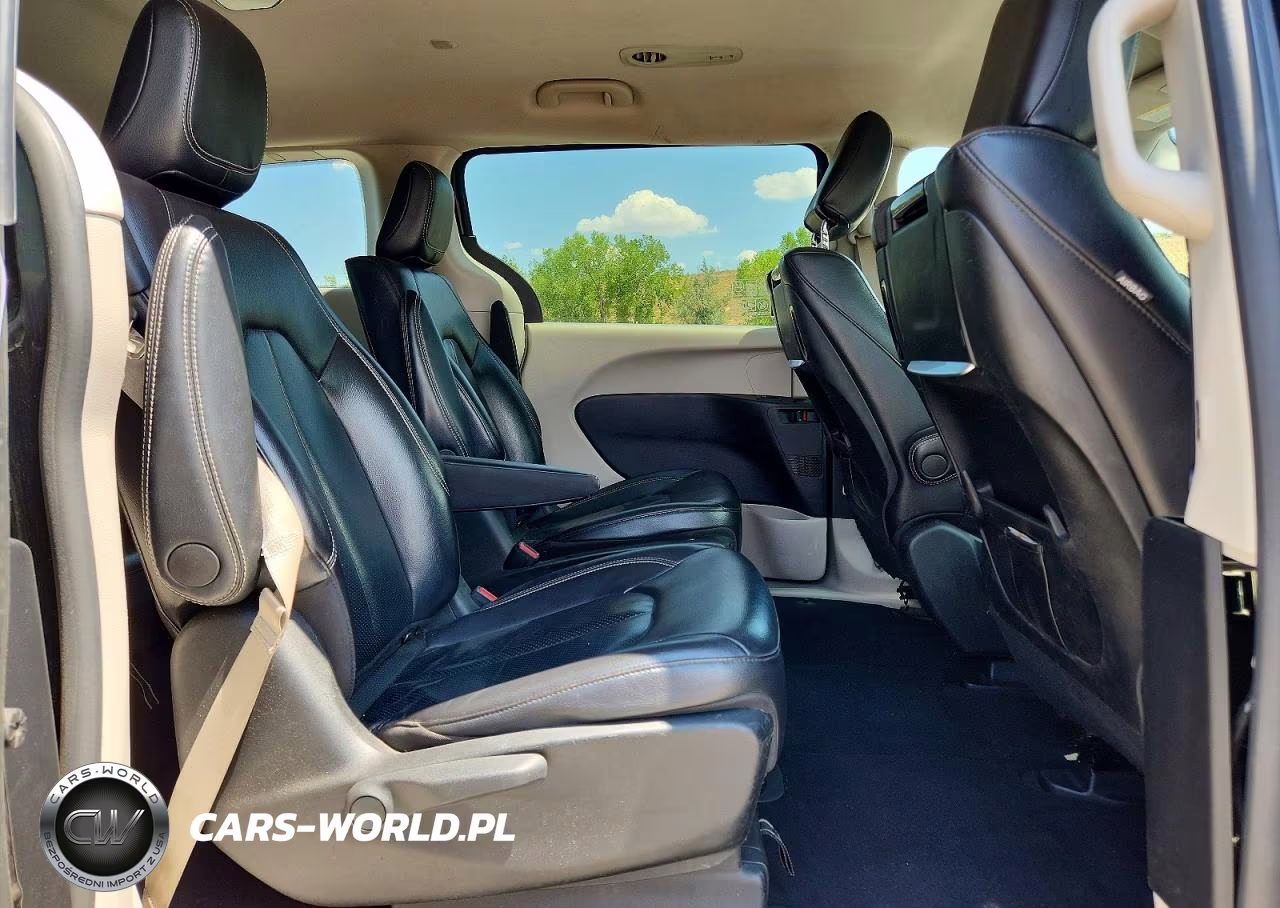 2022 Chrysler Pacifica Hybrid Touring L VIN:2C4RC1L79NR121085 - 11
