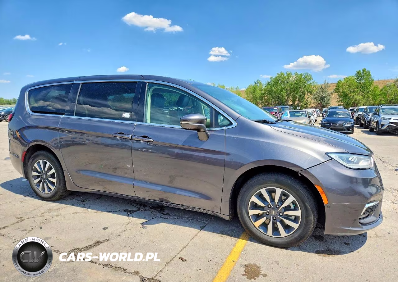 2022 Chrysler Pacifica Hybrid Touring L VIN:2C4RC1L79NR121085 - 4