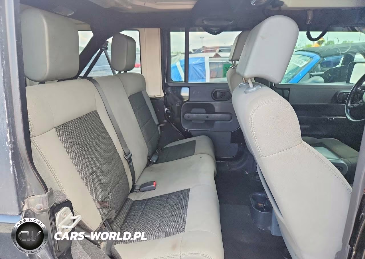 2010 Jeep Wrangler Unlimited Sahara VIN:1J4BA5H13AL224650 - 10