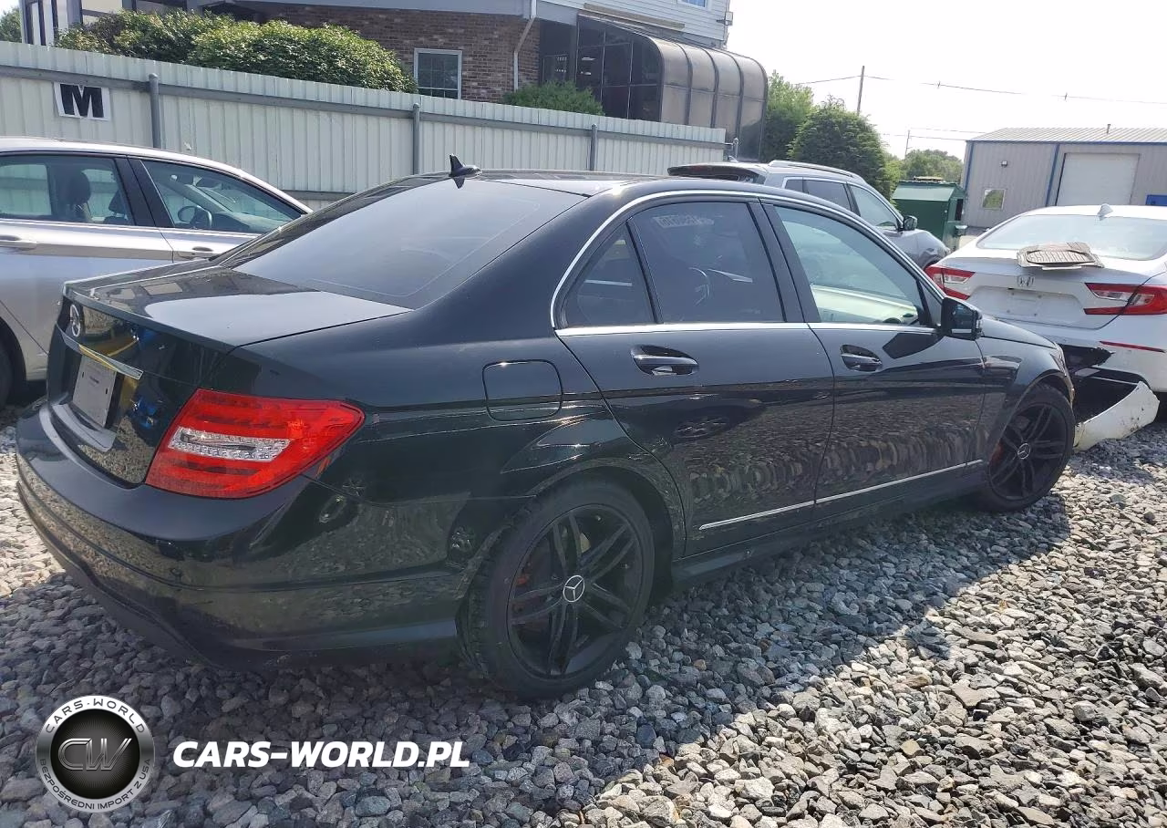 2013 Mercedes-Benz C 250 VIN:WDDGF4HB3DR279641 - 3
