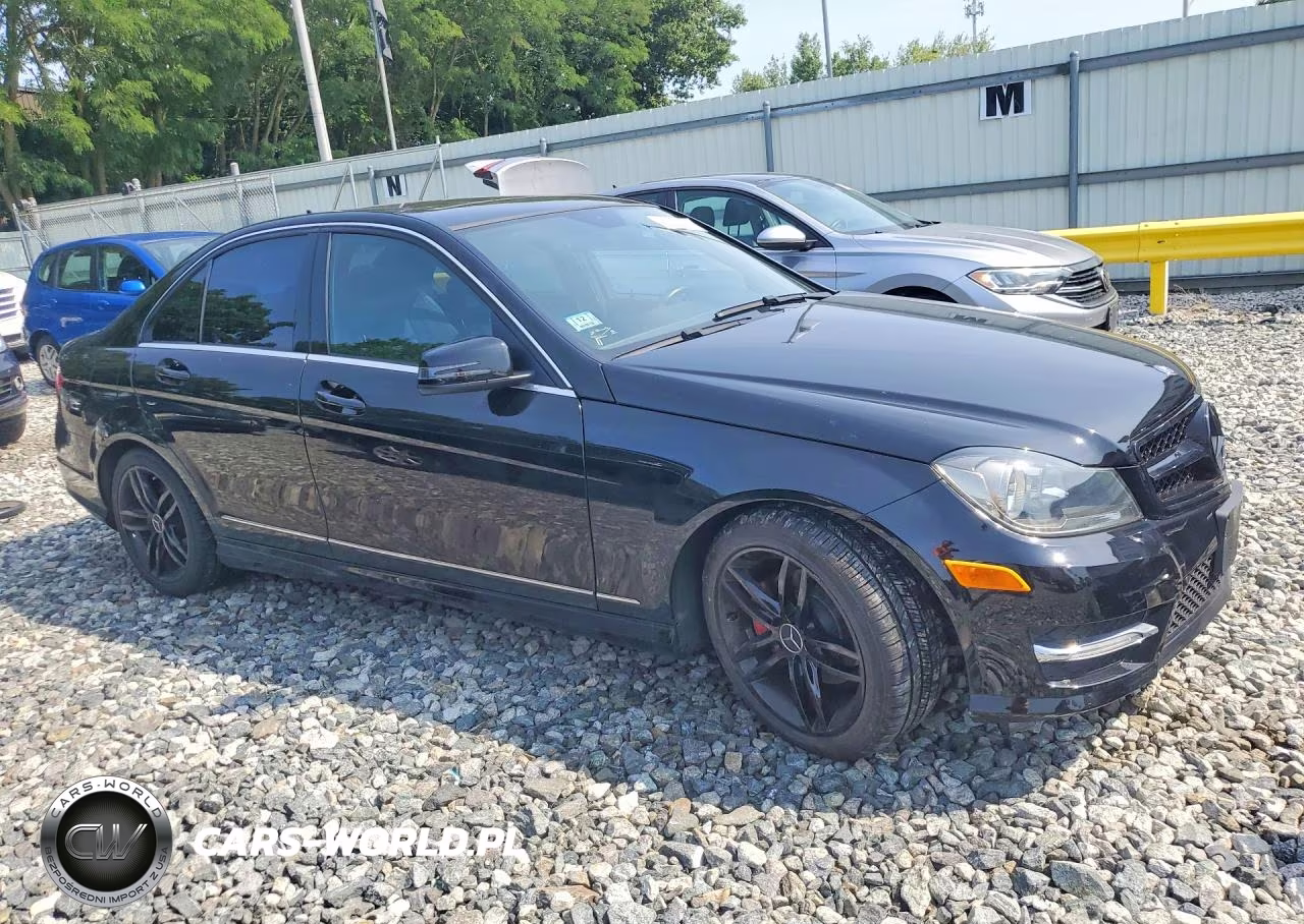 2013 Mercedes-Benz C 250 VIN:WDDGF4HB3DR279641 - 4