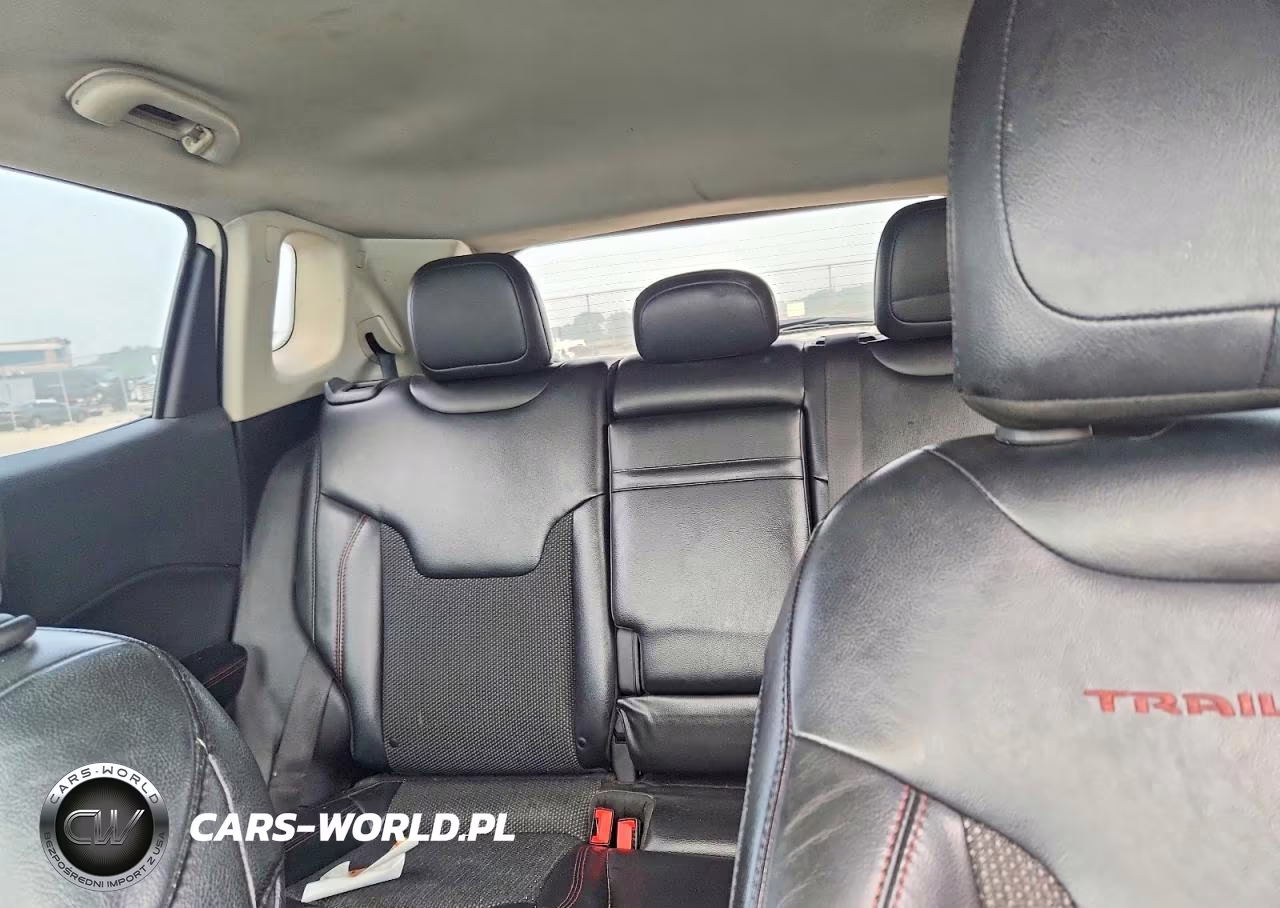 2019 Jeep Compass Trailhawk VIN:3C4NJDDB7KT659382 - 10