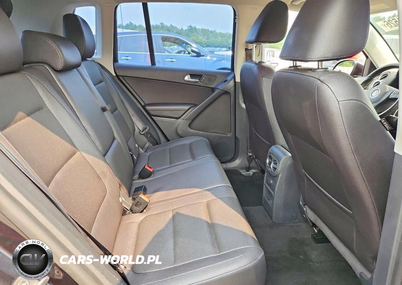 2017 Volkswagen Tiguan S VIN:WVGAV7AXXHK023534 - 11