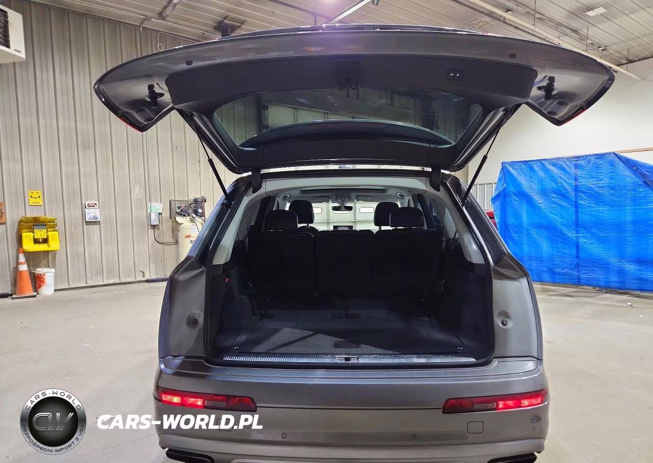 2017 Audi Q7 Premium Plus VIN:WA1LAAF70HD000079 - 6