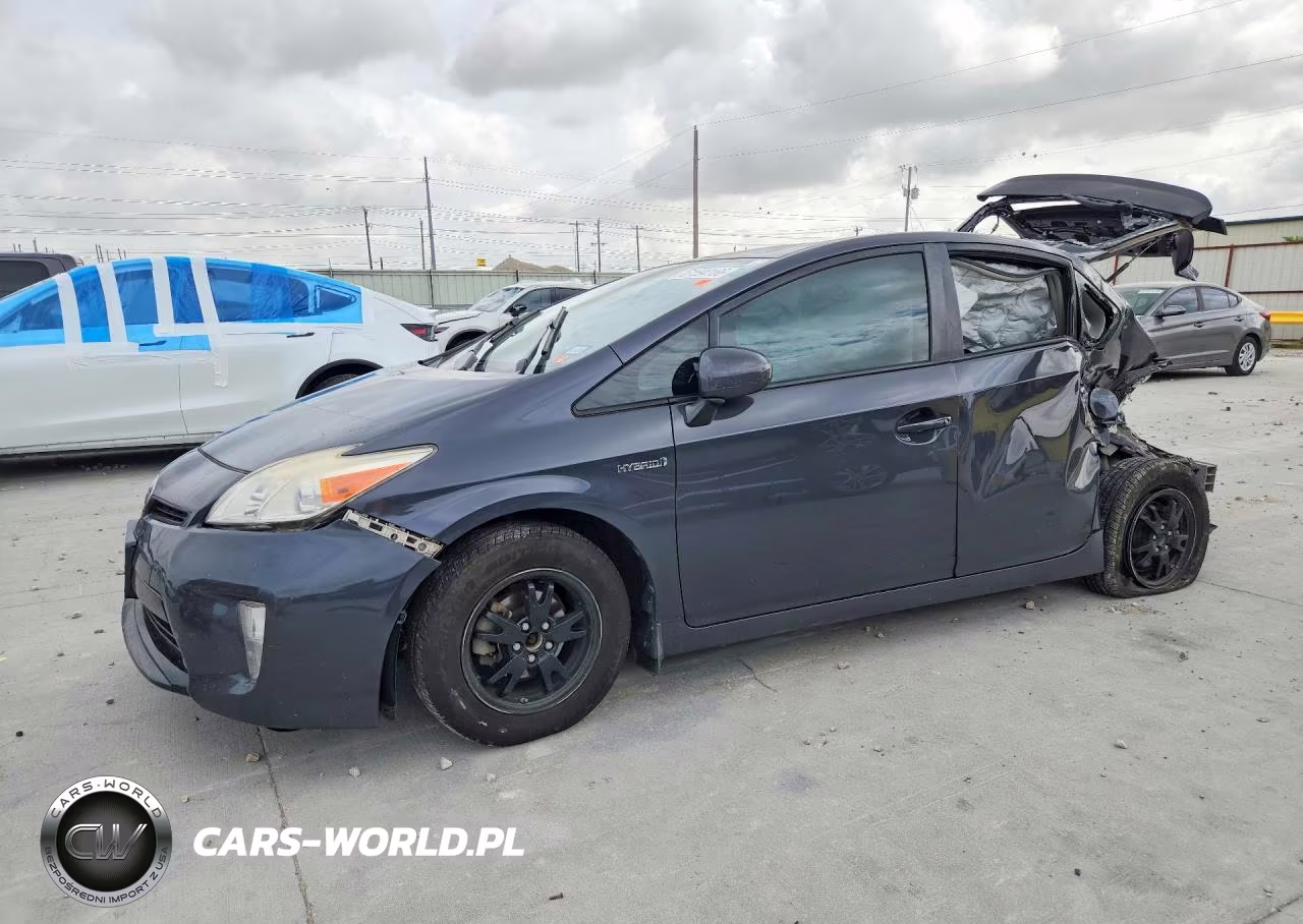 2015 Toyota Prius Three – zdjęcie 1 z 12