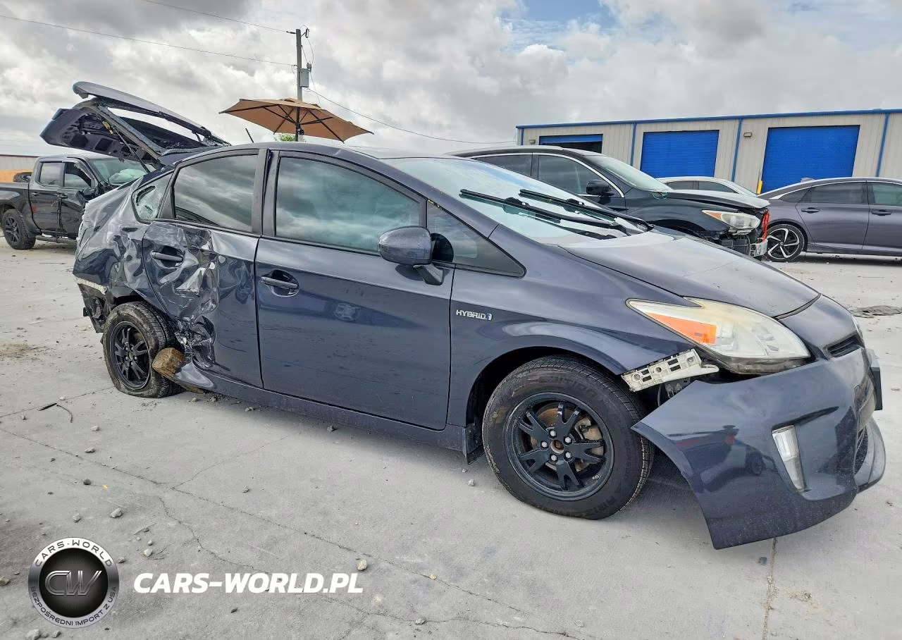 2015 Toyota Prius Three VIN:JTDKN3DU2F1920515 - 4