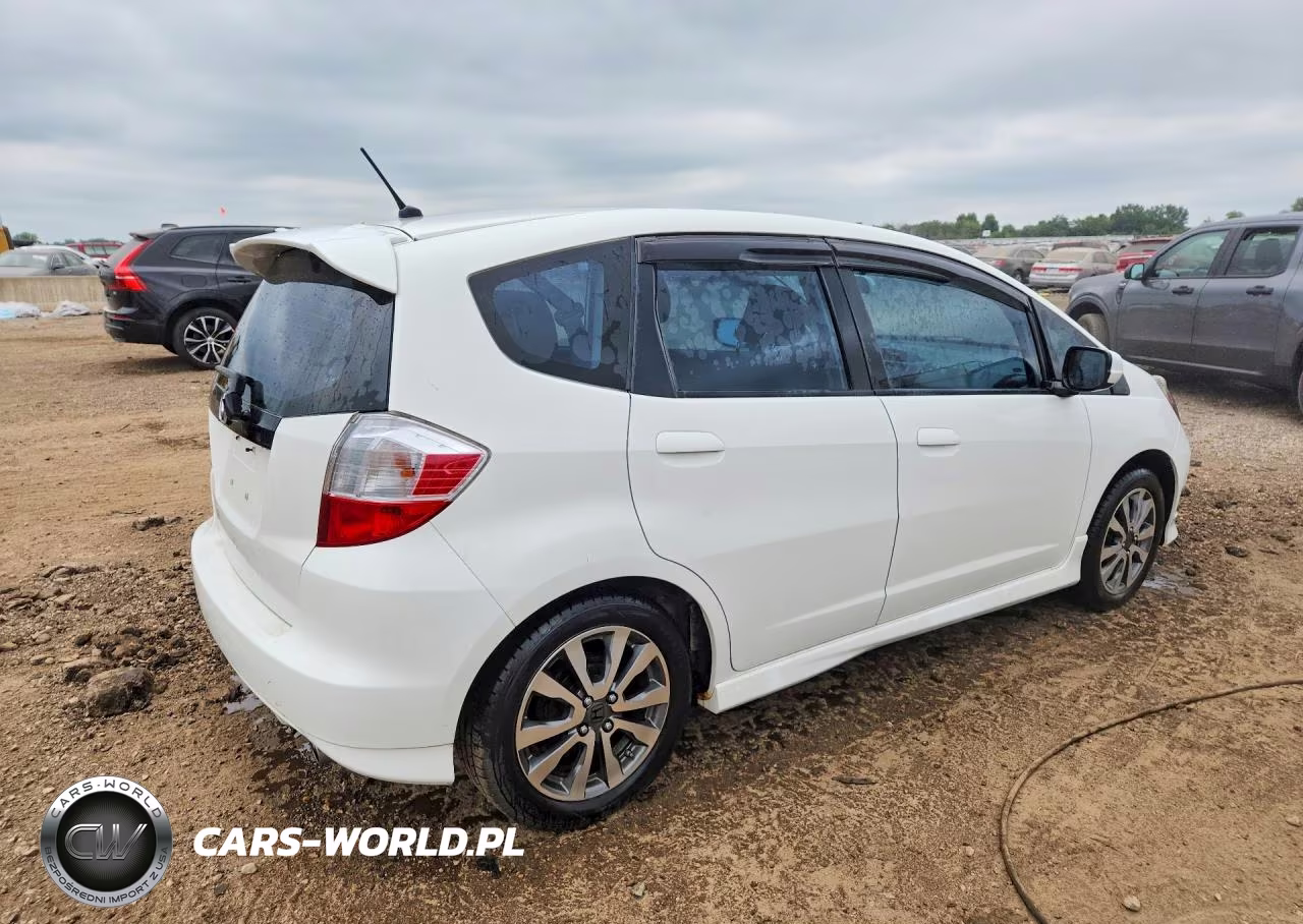 2012 Honda Fit Sport VIN:JHMGE8G57CC037709 - 3