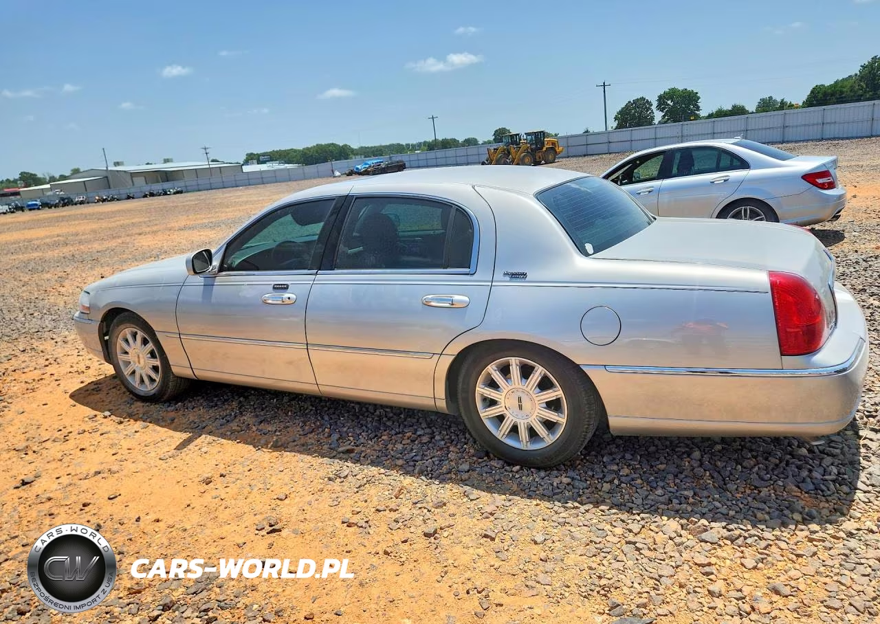 2007 Lincoln Town Car Signature Limited VIN:1LNHM82V67Y639697 - 2
