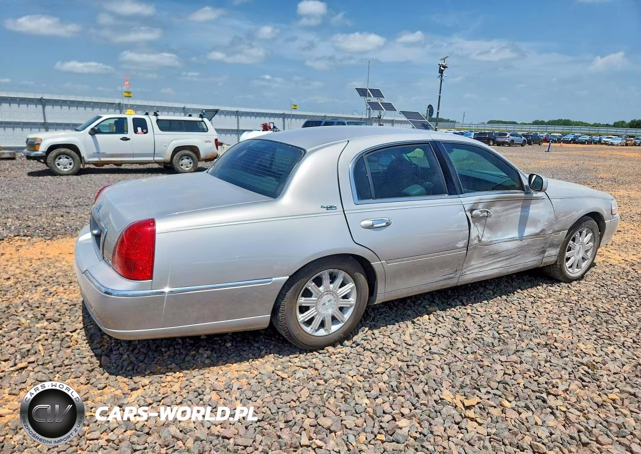 2007 Lincoln Town Car Signature Limited VIN:1LNHM82V67Y639697 - 3