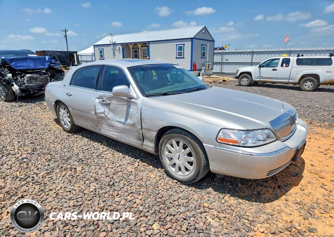 2007 Lincoln Town Car Signature Limited VIN:1LNHM82V67Y639697 - 4