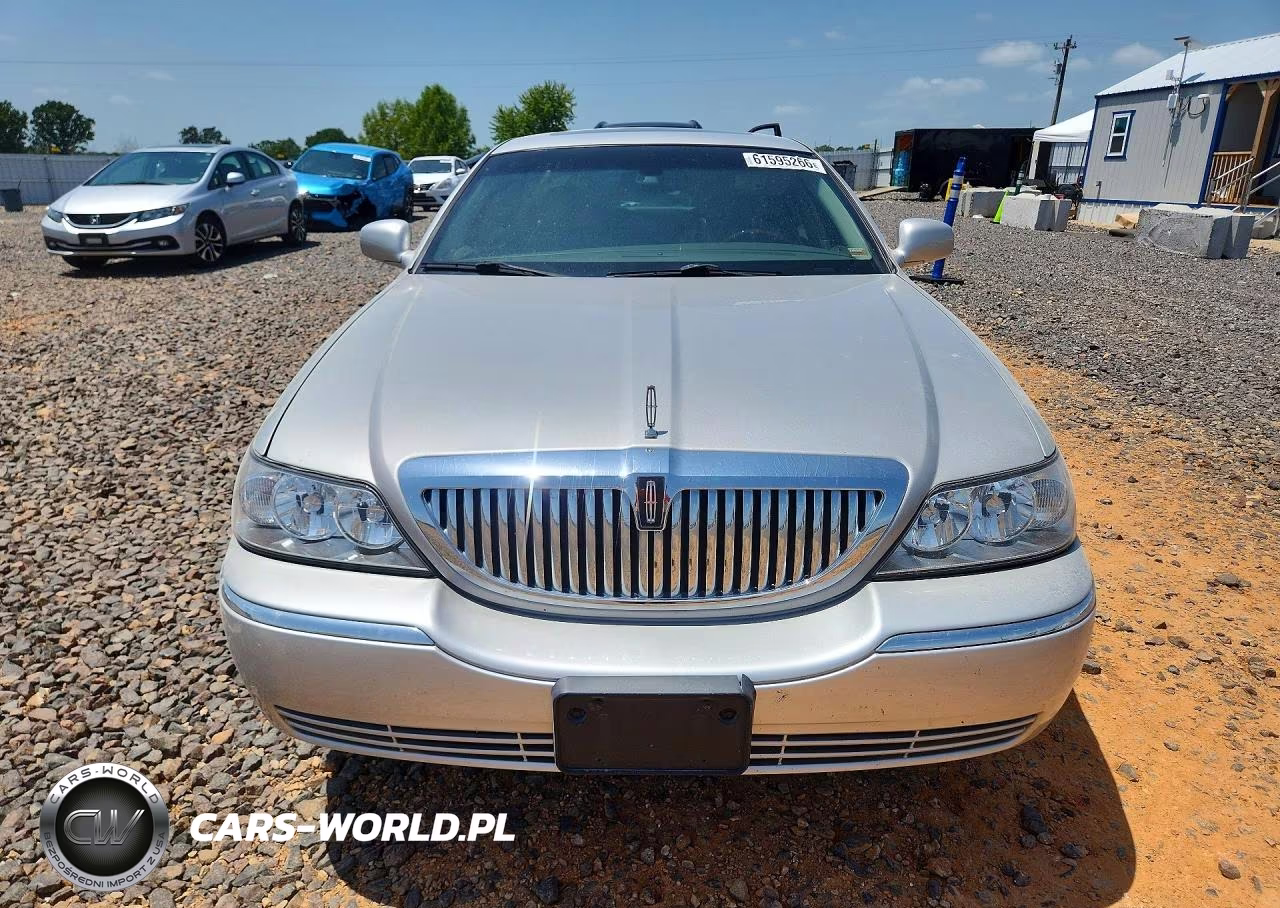 2007 Lincoln Town Car Signature Limited VIN:1LNHM82V67Y639697 - 5