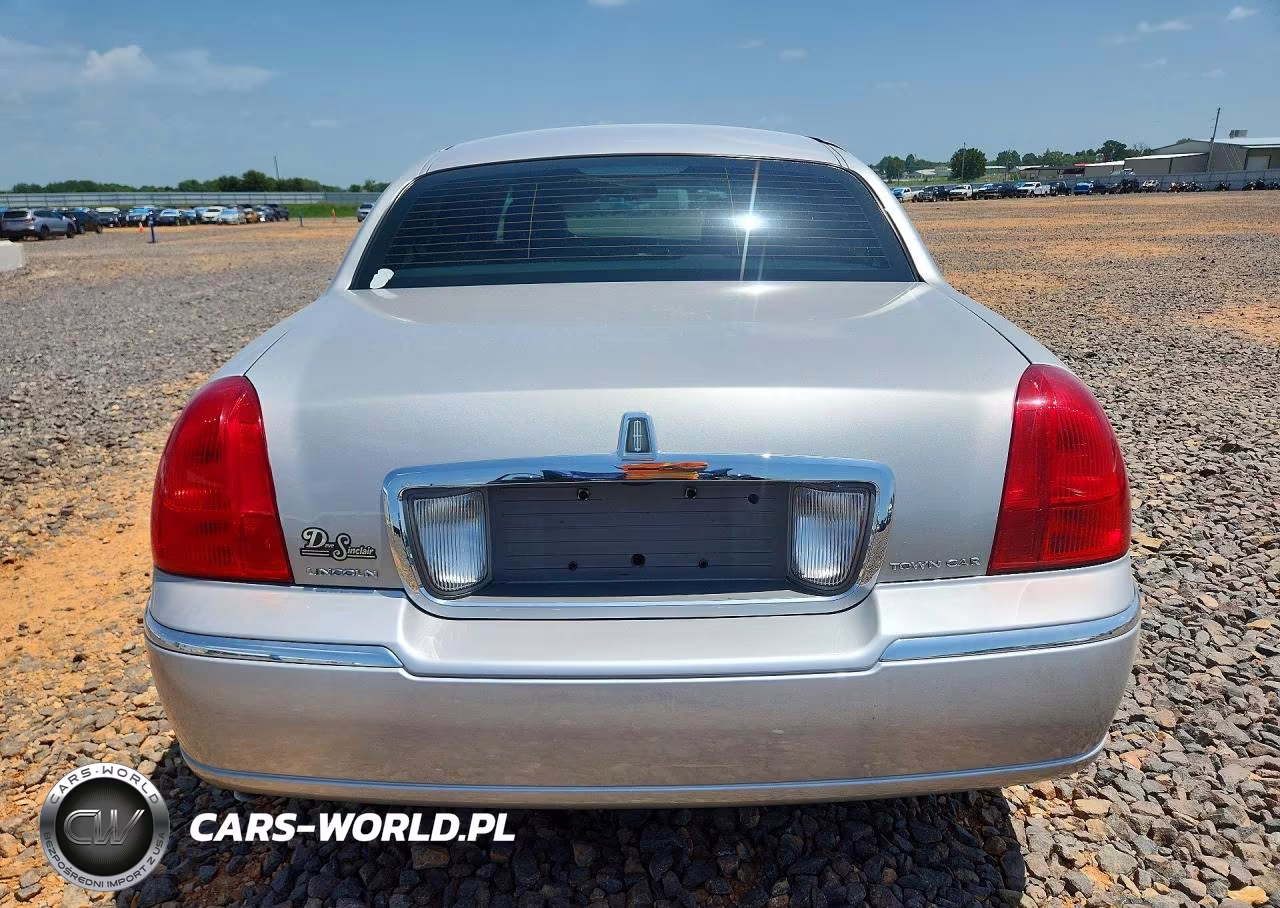 2007 Lincoln Town Car Signature Limited VIN:1LNHM82V67Y639697 - 6