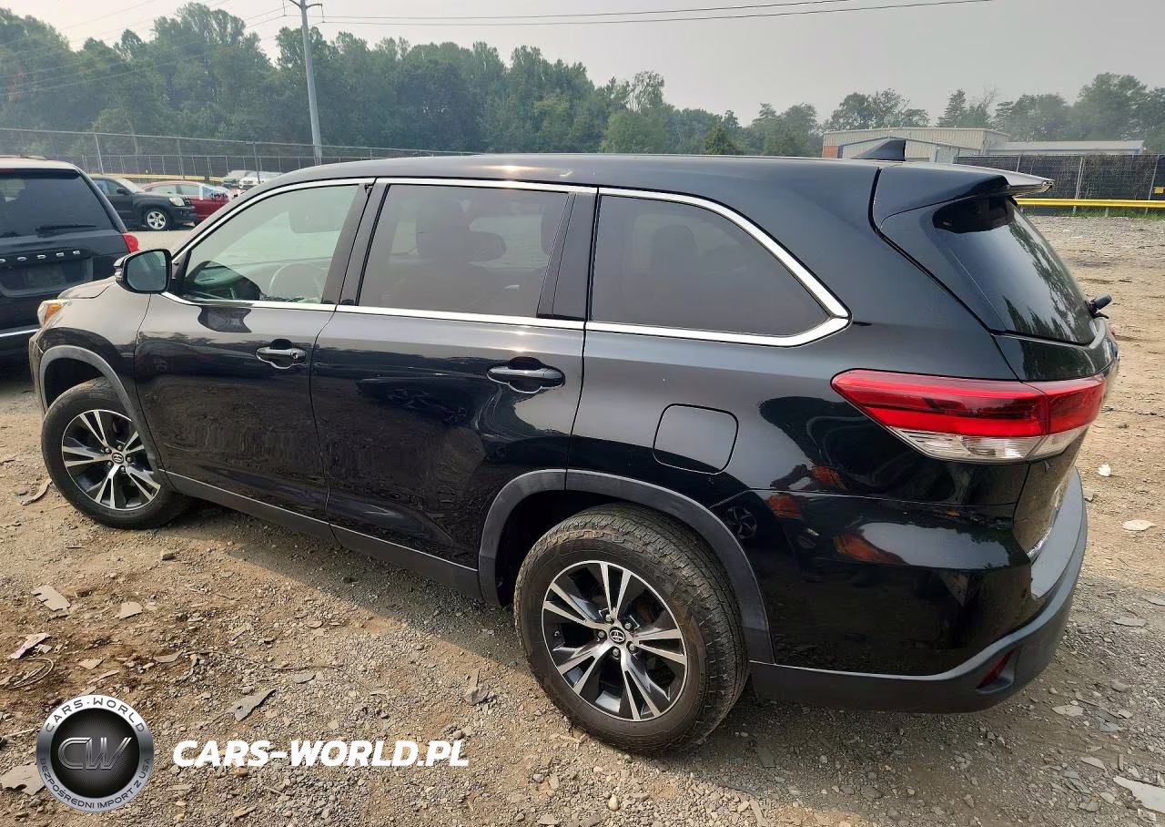 2019 Toyota Highlander Le VIN:5TDZZRFH0KS347228 - 2